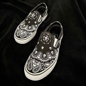 Vans paisley signature style